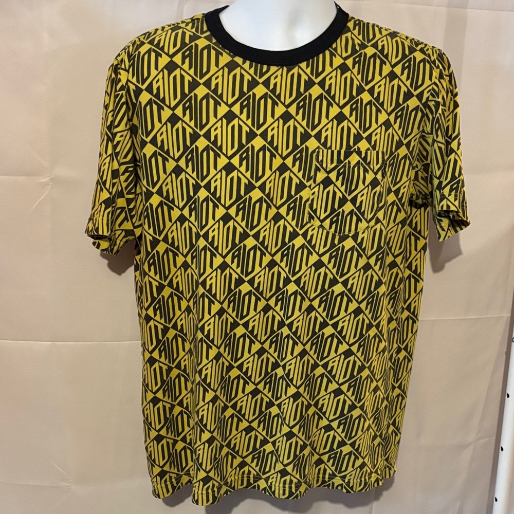 SUPREME RIOT Yellow and Black Graphic T-Shirt
